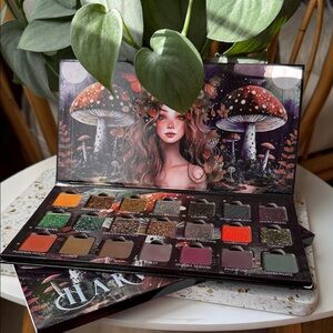 Enisley Reign Cosmetics Harvest Moon Eyeshadow Palette - Mushroom Illustration